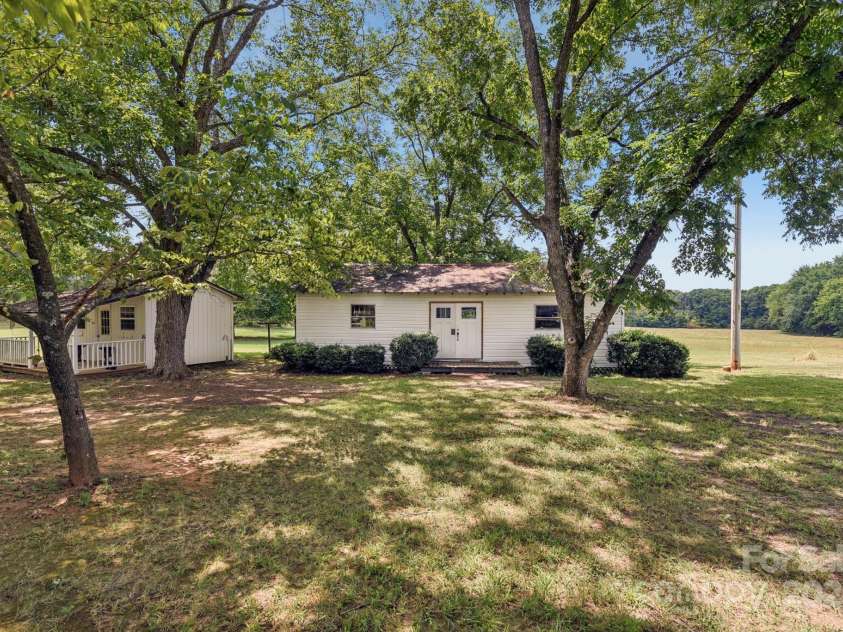 9454 Flowes Store Road, Midland, NC 28107.  MLS# CAR4283578, YatesRealty ID 29984. 