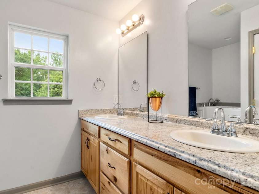 100 Brookstone Drive, Mount Holly, NC 28120.  MLS# CAR4256317, YatesRealty ID 29985. Apartment Bathroom