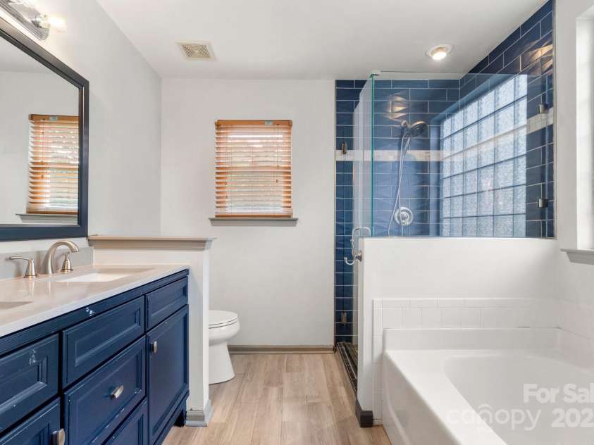 100 Brookstone Drive, Mount Holly, NC 28120.  MLS# CAR4256317, YatesRealty ID 29985. En-Suite Bathroom