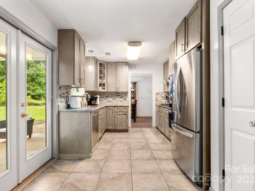 100 Brookstone Drive, Mount Holly, NC 28120.  MLS# CAR4256317, YatesRealty ID 29985. Kitchen