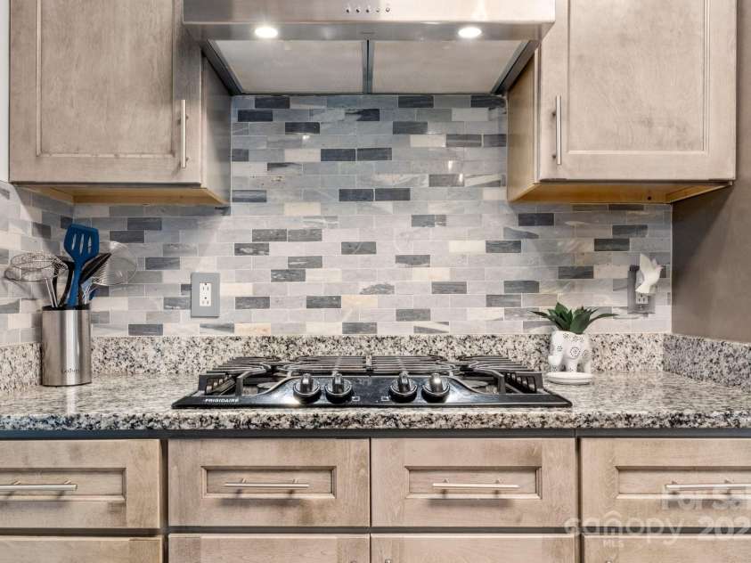 100 Brookstone Drive, Mount Holly, NC 28120.  MLS# CAR4256317, YatesRealty ID 29985. Stovetop