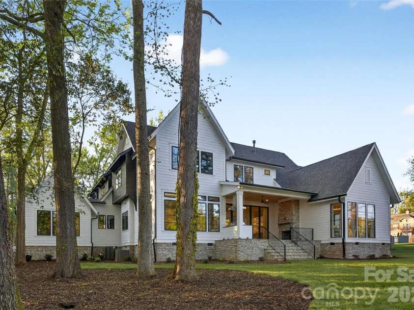 1209 Meadowood Lane, Charlotte, NC 28211.  MLS# CAR4310697, YatesRealty ID 29985. 