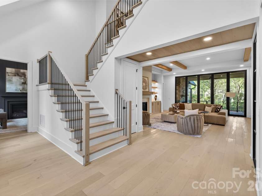 1209 Meadowood Lane, Charlotte, NC 28211.  MLS# CAR4310697, YatesRealty ID 29985. 