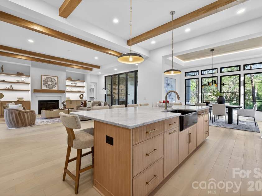 1209 Meadowood Lane, Charlotte, NC 28211.  MLS# CAR4310697, YatesRealty ID 29985. 