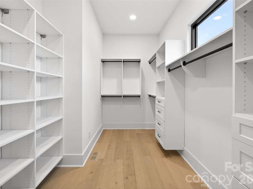 1209 Meadowood Lane, Charlotte, NC 28211.  MLS# CAR4310697, YatesRealty ID 29985. 