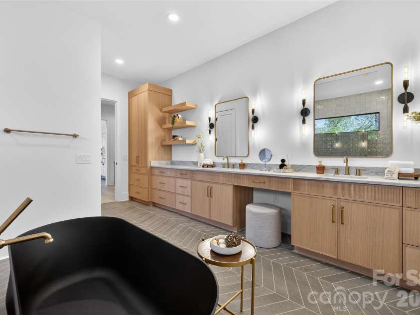 1209 Meadowood Lane, Charlotte, NC 28211.  MLS# CAR4310697, YatesRealty ID 29985. 