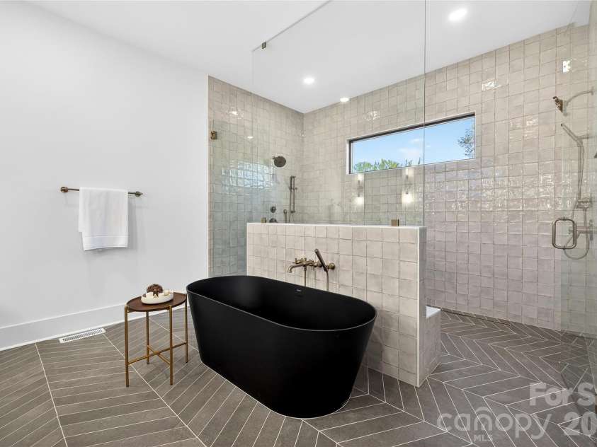 1209 Meadowood Lane, Charlotte, NC 28211.  MLS# CAR4310697, YatesRealty ID 29985. 