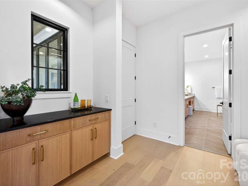 1209 Meadowood Lane, Charlotte, NC 28211.  MLS# CAR4310697, YatesRealty ID 29985. 