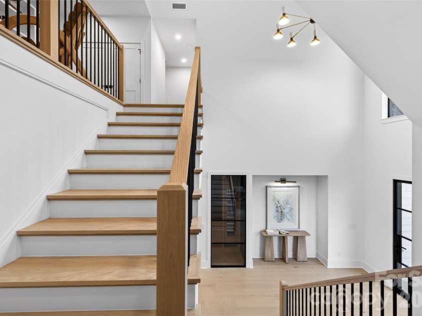 1209 Meadowood Lane, Charlotte, NC 28211.  MLS# CAR4310697, YatesRealty ID 29985. 