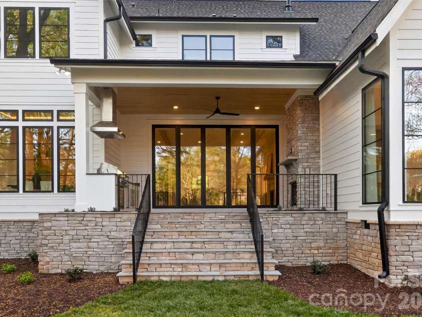 1209 Meadowood Lane, Charlotte, NC 28211.  MLS# CAR4310697, YatesRealty ID 29985. 