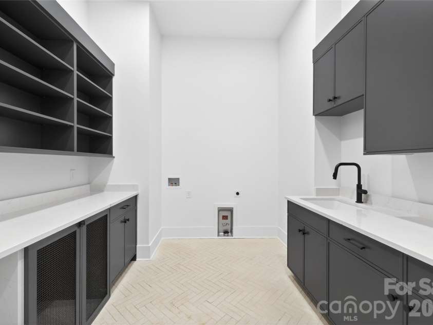 1209 Meadowood Lane, Charlotte, NC 28211.  MLS# CAR4310697, YatesRealty ID 29985. Laundry Room