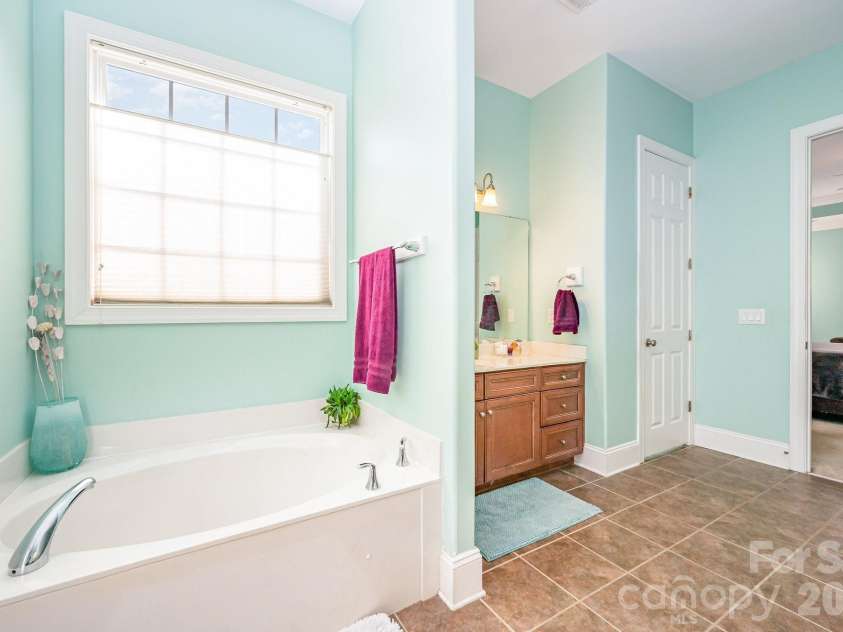 4132 Belle Meade Circle, Belmont, NC 28012.  MLS# CAR4316007, YatesRealty ID 29986. 