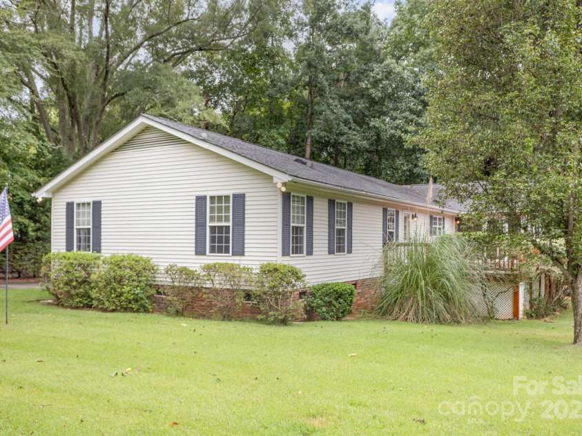 10624 Knox Avenue, Matthews, NC 28105.  MLS# CAR4283123, YatesRealty ID 29987. 