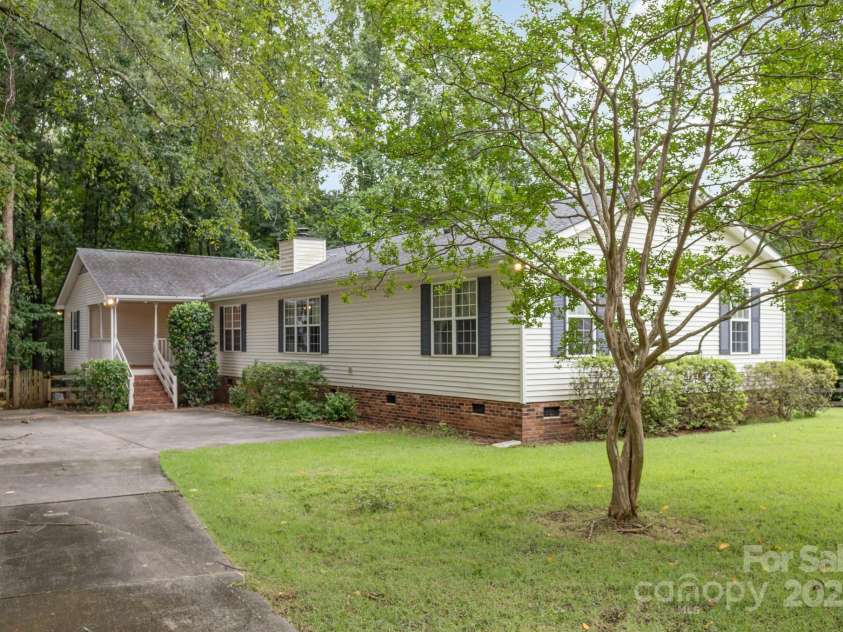 10624 Knox Avenue, Matthews, NC 28105.  MLS# CAR4283123, YatesRealty ID 29987. 