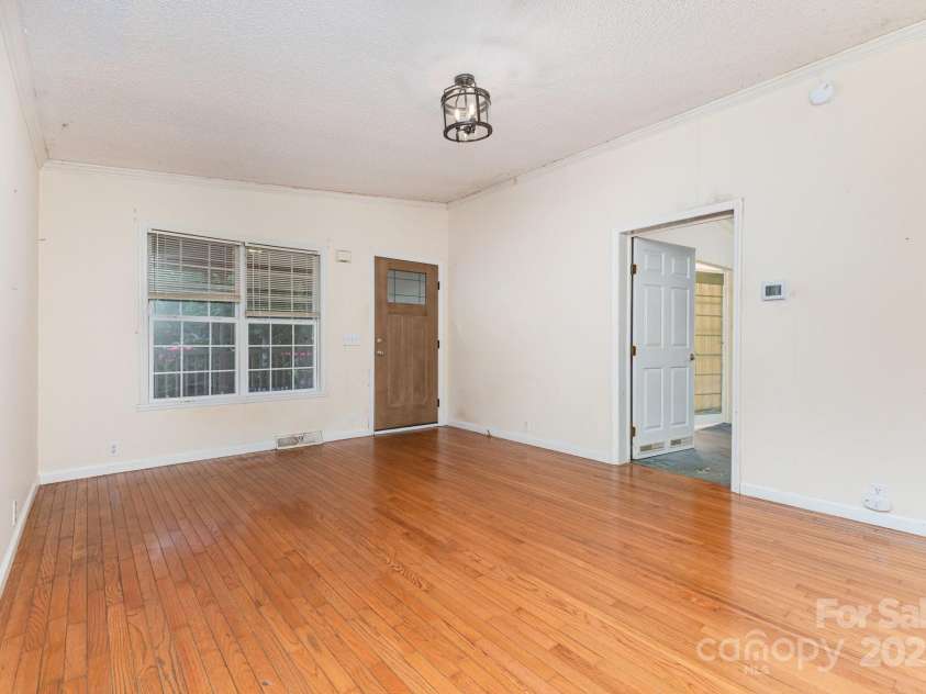 10624 Knox Avenue, Matthews, NC 28105.  MLS# CAR4283123, YatesRealty ID 29987. 
