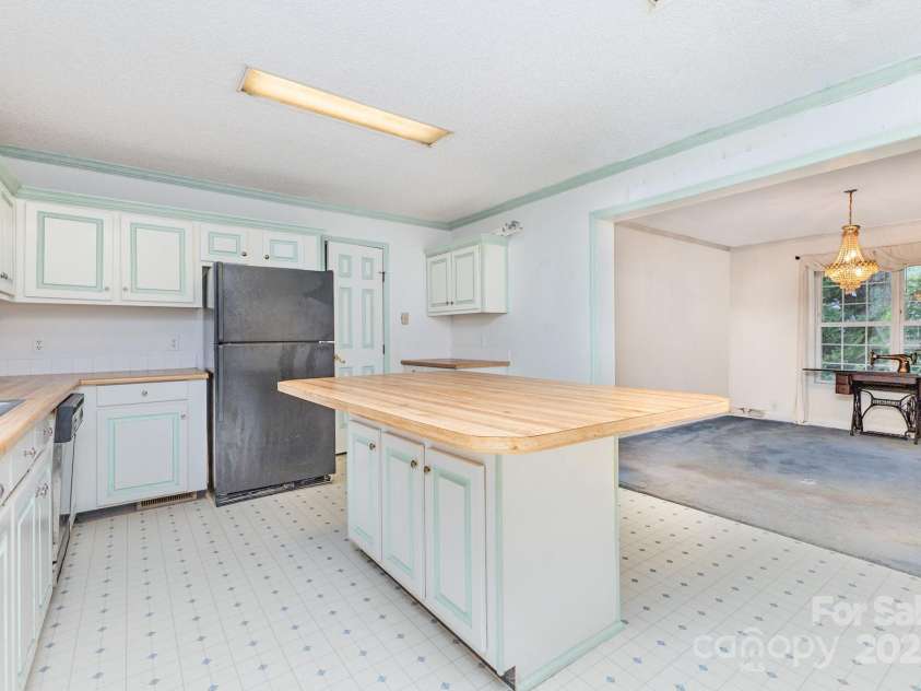 10624 Knox Avenue, Matthews, NC 28105.  MLS# CAR4283123, YatesRealty ID 29987. 