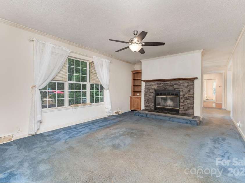 10624 Knox Avenue, Matthews, NC 28105.  MLS# CAR4283123, YatesRealty ID 29987. 