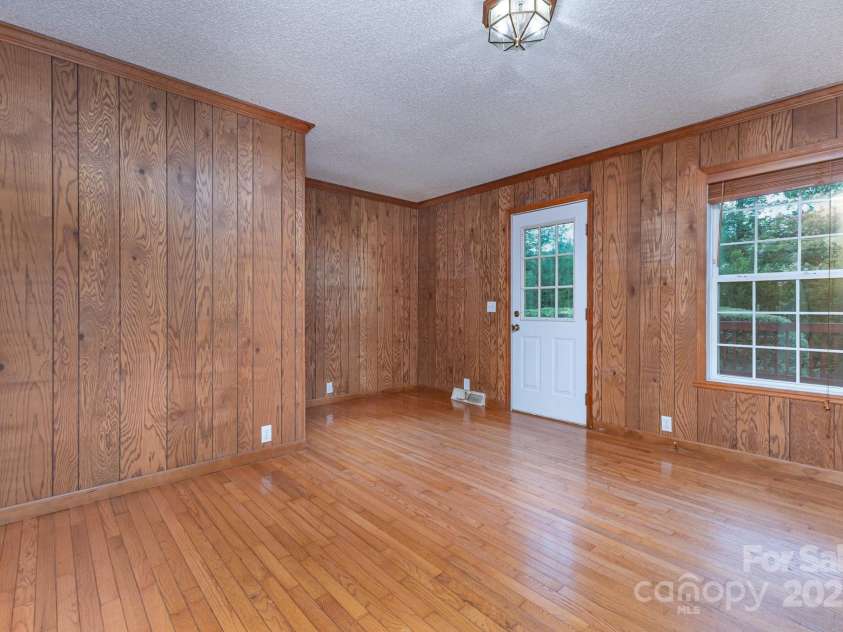 10624 Knox Avenue, Matthews, NC 28105.  MLS# CAR4283123, YatesRealty ID 29987. 