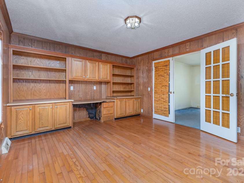 10624 Knox Avenue, Matthews, NC 28105.  MLS# CAR4283123, YatesRealty ID 29987. 