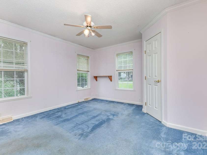 10624 Knox Avenue, Matthews, NC 28105.  MLS# CAR4283123, YatesRealty ID 29987. 