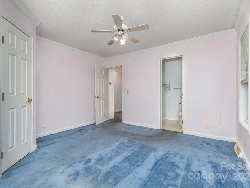 10624 Knox Avenue, Matthews, NC 28105.  MLS# CAR4283123, YatesRealty ID 29987. 