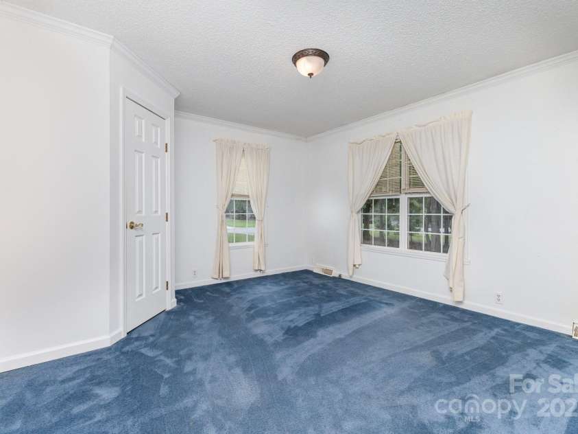 10624 Knox Avenue, Matthews, NC 28105.  MLS# CAR4283123, YatesRealty ID 29987. 