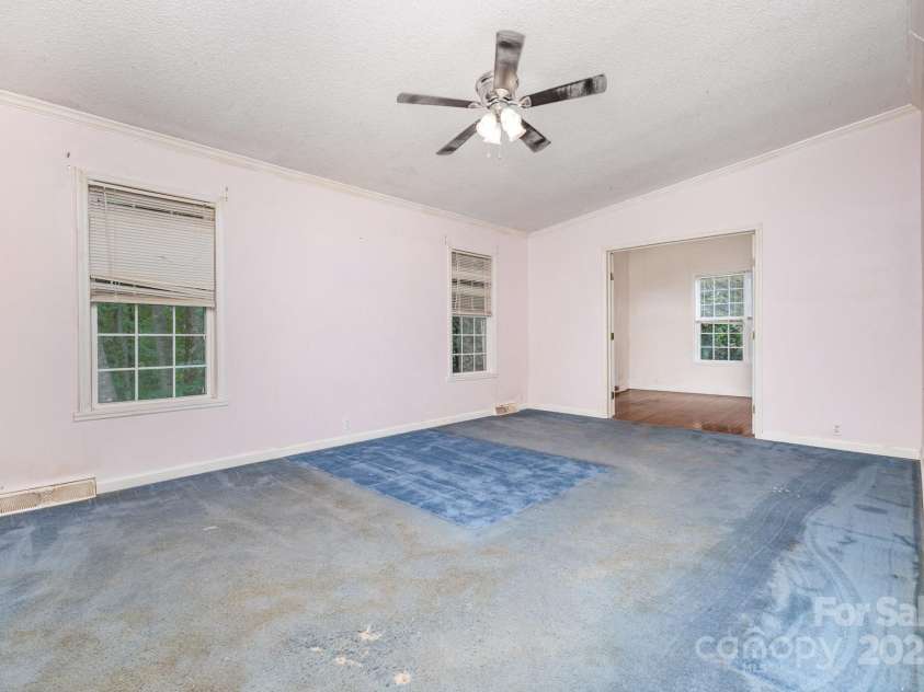 10624 Knox Avenue, Matthews, NC 28105.  MLS# CAR4283123, YatesRealty ID 29987. 