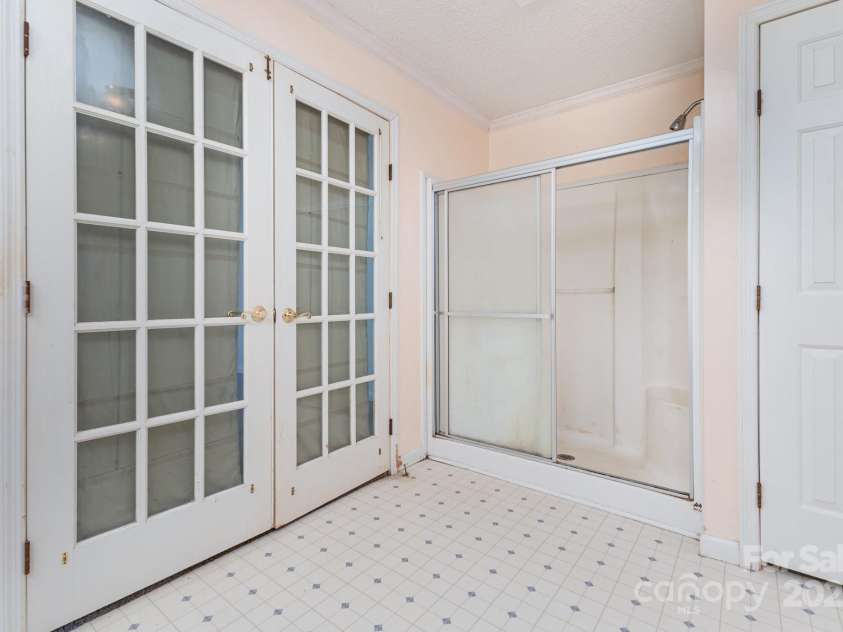 10624 Knox Avenue, Matthews, NC 28105.  MLS# CAR4283123, YatesRealty ID 29987. 