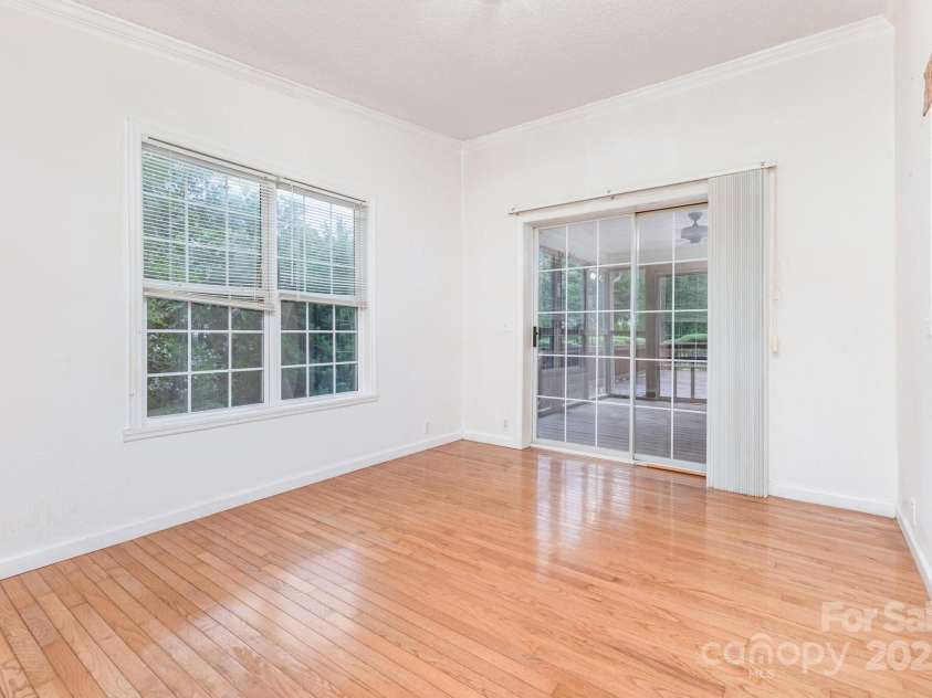 10624 Knox Avenue, Matthews, NC 28105.  MLS# CAR4283123, YatesRealty ID 29987. 