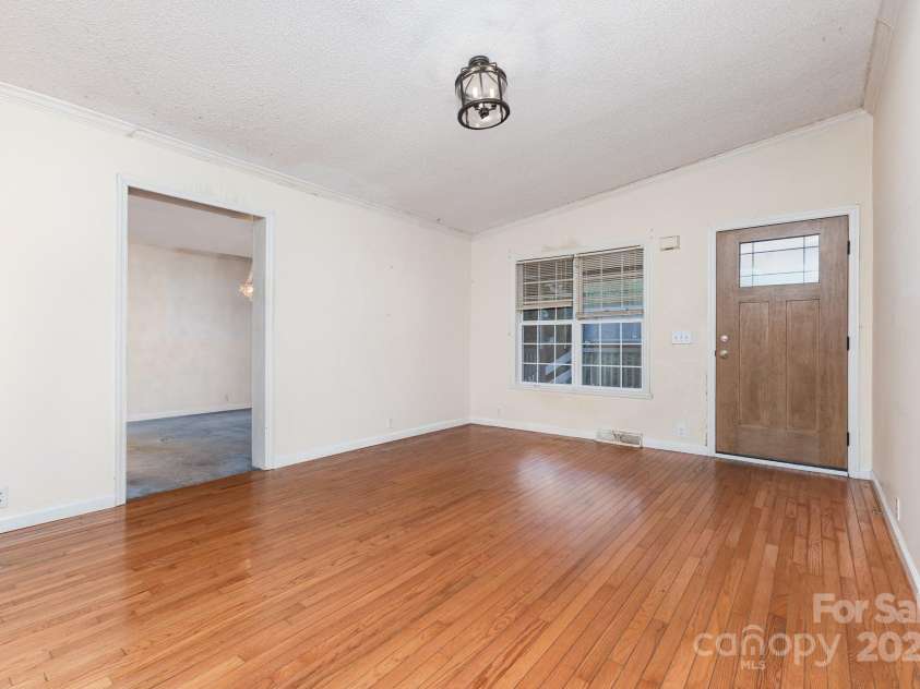 10624 Knox Avenue, Matthews, NC 28105.  MLS# CAR4283123, YatesRealty ID 29987. 