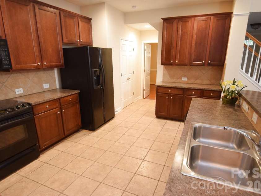 6631 Old Magnolia Lane, Mint Hill, NC 28227.  MLS# CAR4414189, YatesRealty ID 29988. 