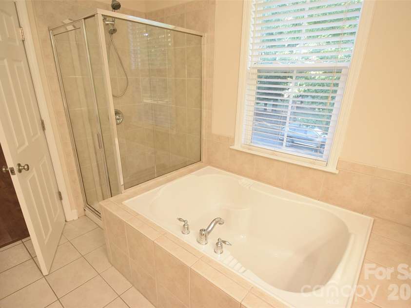 6631 Old Magnolia Lane, Mint Hill, NC 28227.  MLS# CAR4414189, YatesRealty ID 29988. Primary bathroom