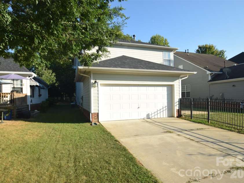 6631 Old Magnolia Lane, Mint Hill, NC 28227.  MLS# CAR4414189, YatesRealty ID 29988. Rear parking