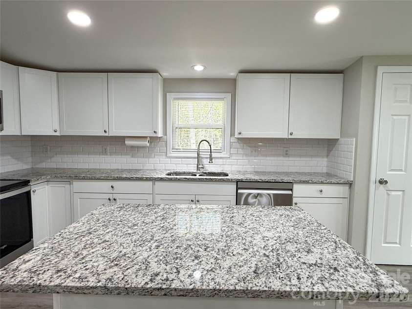 1332 Poplar Glen Drive, Kannapolis, NC 28083.  MLS# CAR4362783, YatesRealty ID 29989. 