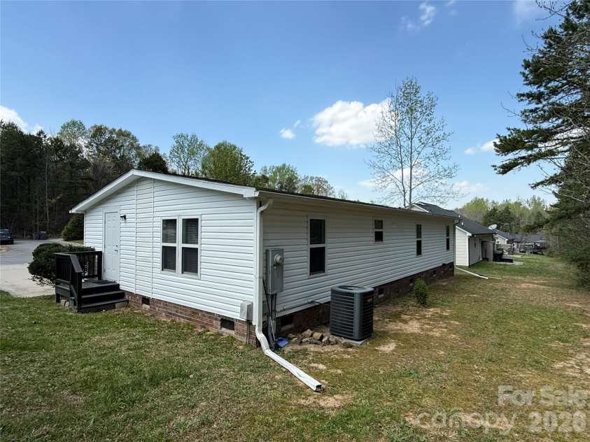 1332 Poplar Glen Drive, Kannapolis, NC 28083.  MLS# CAR4362783, YatesRealty ID 29989. 