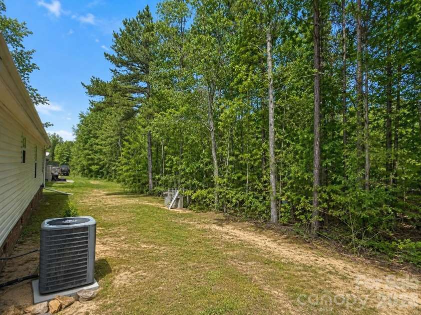 1332 Poplar Glen Drive, Kannapolis, NC 28083.  MLS# CAR4362783, YatesRealty ID 29989. 