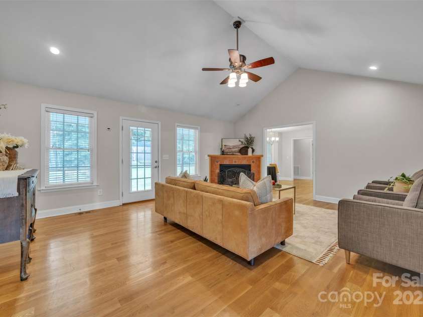 288 Grapevine Circle, Taylorsville, NC 28681.  MLS# CAR4276575, YatesRealty ID 29989. Large living room with vaulted ceilings