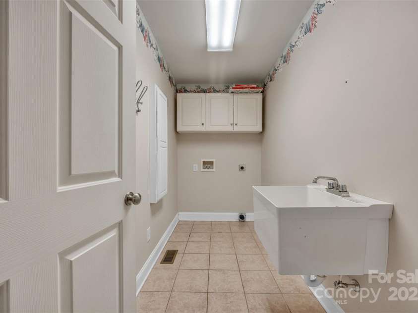 288 Grapevine Circle, Taylorsville, NC 28681.  MLS# CAR4276575, YatesRealty ID 29989. Laundry Room