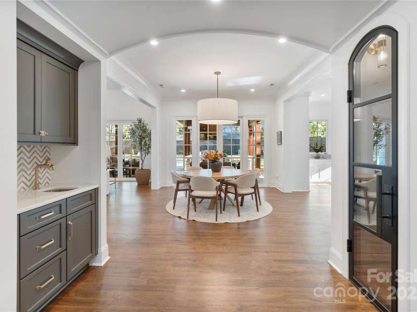 238 Canterbury Road, Charlotte, NC 28211.  MLS# CAR4239447, YatesRealty ID 2999. 