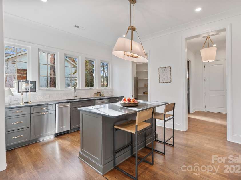 238 Canterbury Road, Charlotte, NC 28211.  MLS# CAR4239447, YatesRealty ID 2999. 