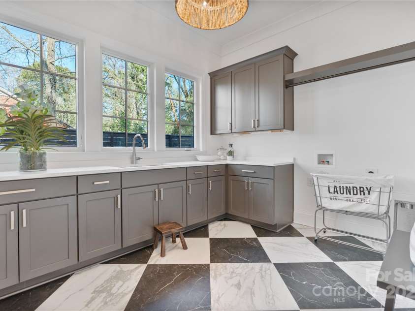 238 Canterbury Road, Charlotte, NC 28211.  MLS# CAR4239447, YatesRealty ID 2999. 