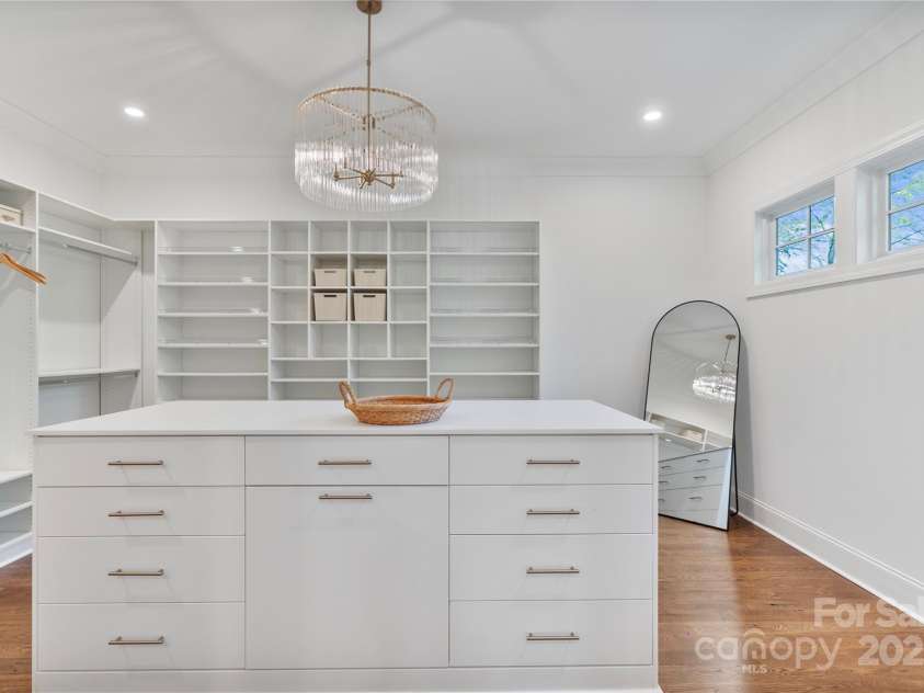 238 Canterbury Road, Charlotte, NC 28211.  MLS# CAR4239447, YatesRealty ID 2999. 