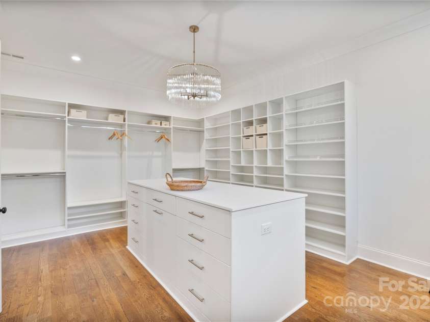 238 Canterbury Road, Charlotte, NC 28211.  MLS# CAR4239447, YatesRealty ID 2999. 