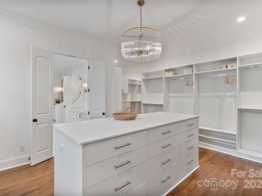 238 Canterbury Road, Charlotte, NC 28211.  MLS# CAR4239447, YatesRealty ID 2999. 