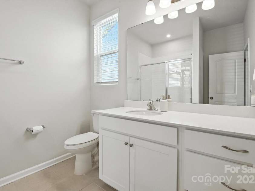 3304 Cheyney Park Drive, Charlotte, NC 28269.  MLS# CAR4279743, YatesRealty ID 29990. Adjoining Bath