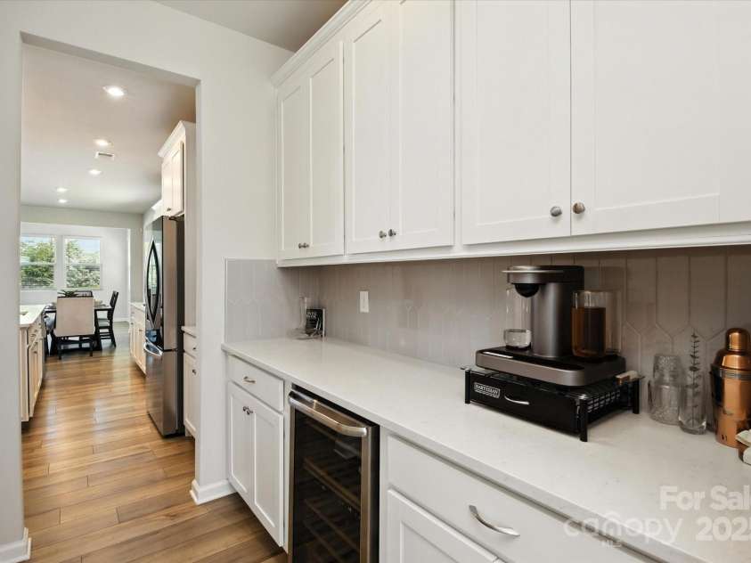 3304 Cheyney Park Drive, Charlotte, NC 28269.  MLS# CAR4279743, YatesRealty ID 29990. Butlers Pantry