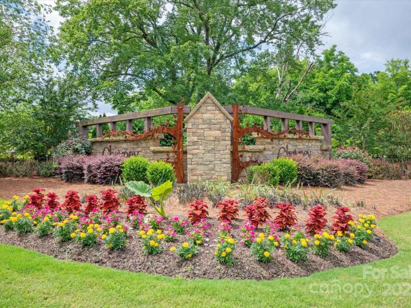 3304 Cheyney Park Drive, Charlotte, NC 28269.  MLS# CAR4279743, YatesRealty ID 29990. Delightful Entrance