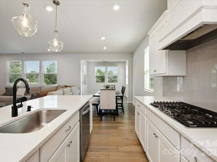 3304 Cheyney Park Drive, Charlotte, NC 28269.  MLS# CAR4279743, YatesRealty ID 29990. Gourmet Kitchen