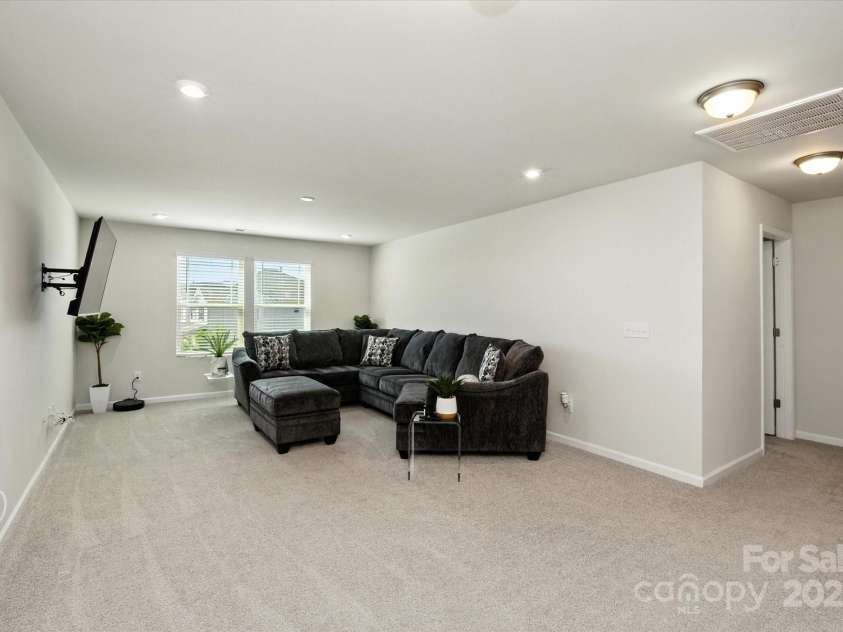 3304 Cheyney Park Drive, Charlotte, NC 28269.  MLS# CAR4279743, YatesRealty ID 29990. Loft