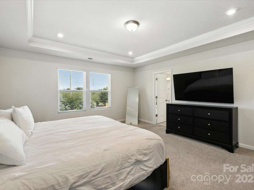 3304 Cheyney Park Drive, Charlotte, NC 28269.  MLS# CAR4279743, YatesRealty ID 29990. Tray Ceiling